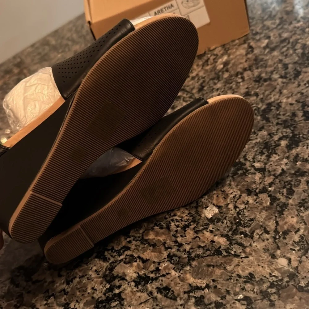Journee Collection Aretha Black peep toe wedge NIB 6